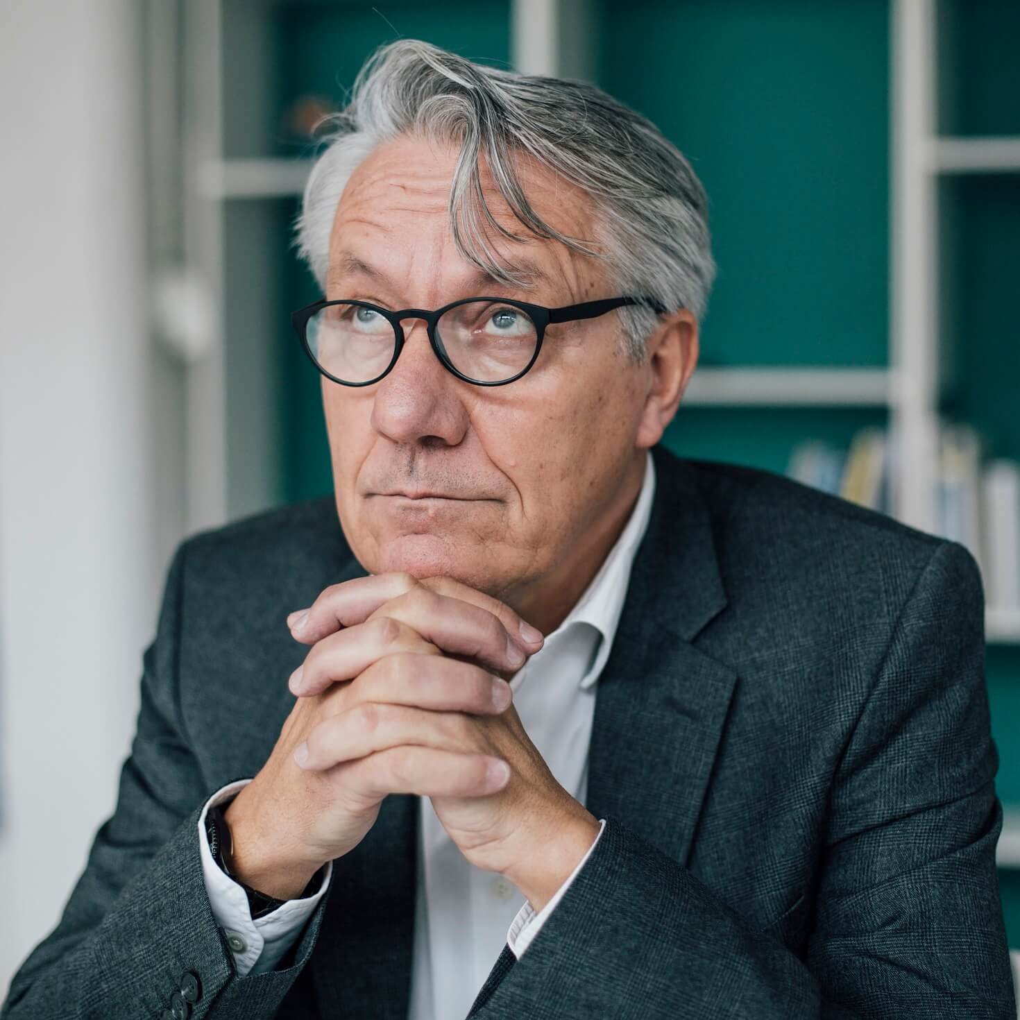 portrait of senior businessman looking up E556LE3 Hotel Paradise DLX